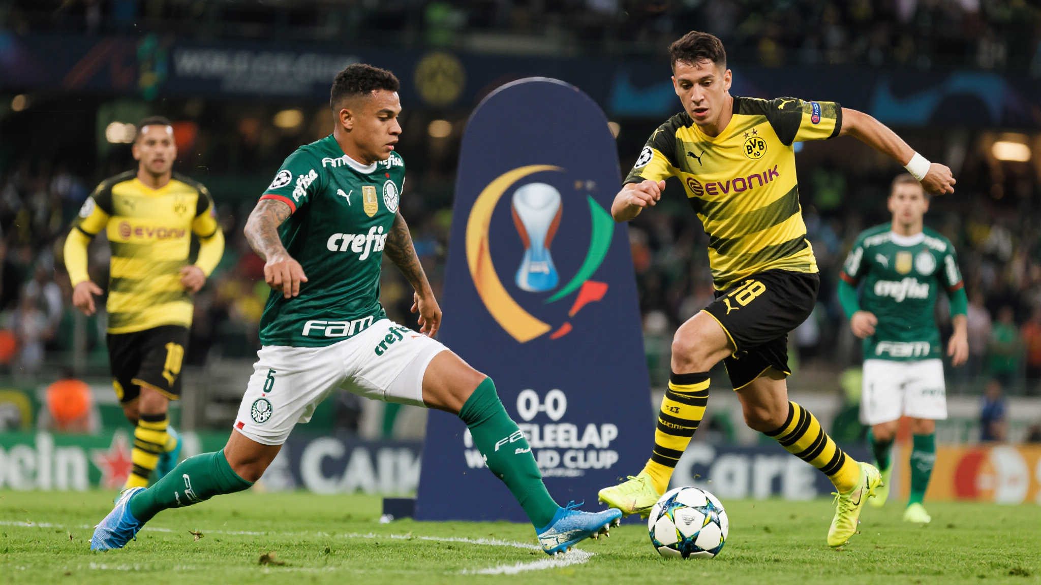 近年来，世界俱乐部杯赛场出现了众多令人难忘的比赛，