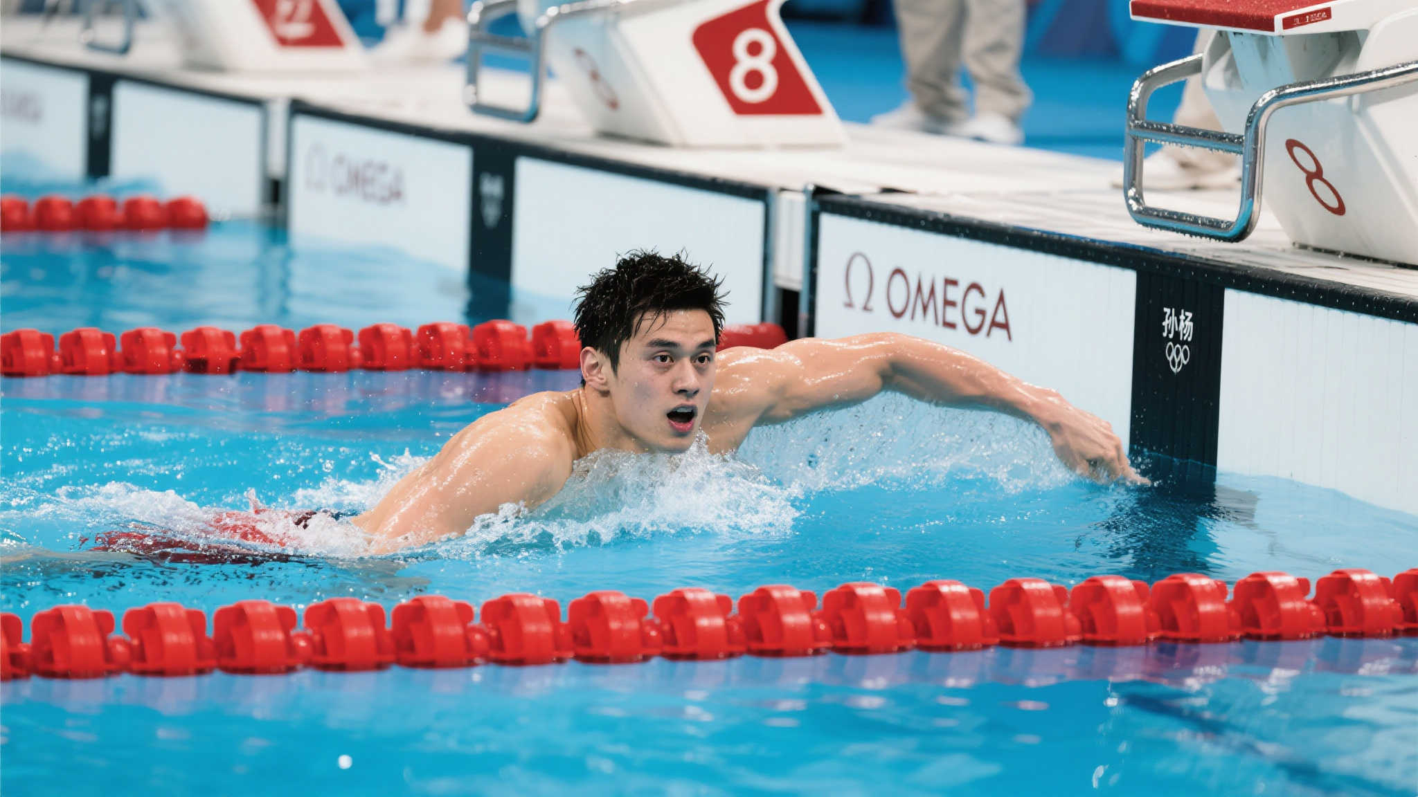 孙杨的‘第八道泳道’：英雄与历史暗流的交汇